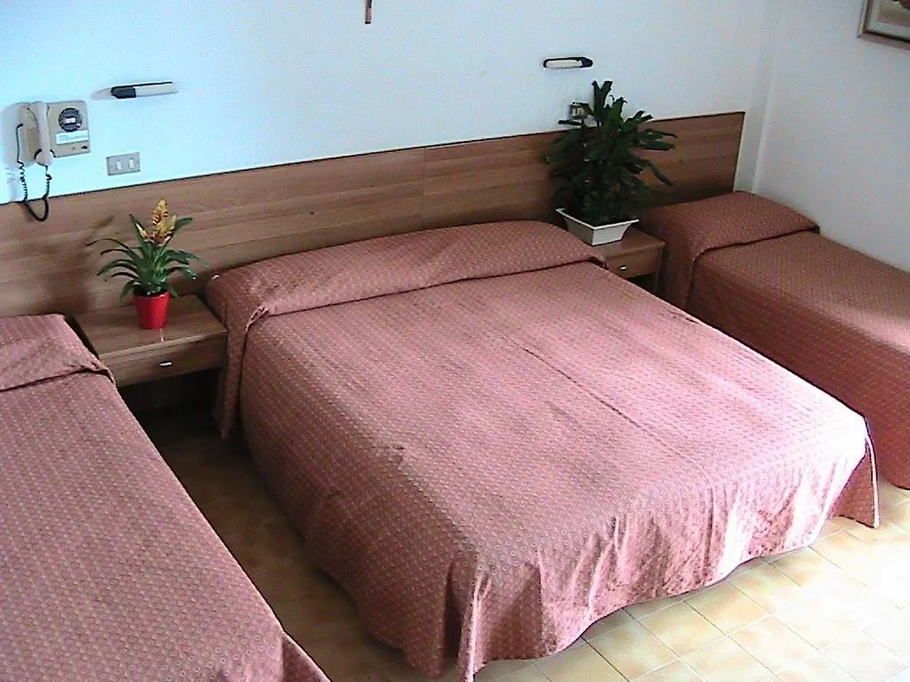 Hotel Universo Rimini 3*,